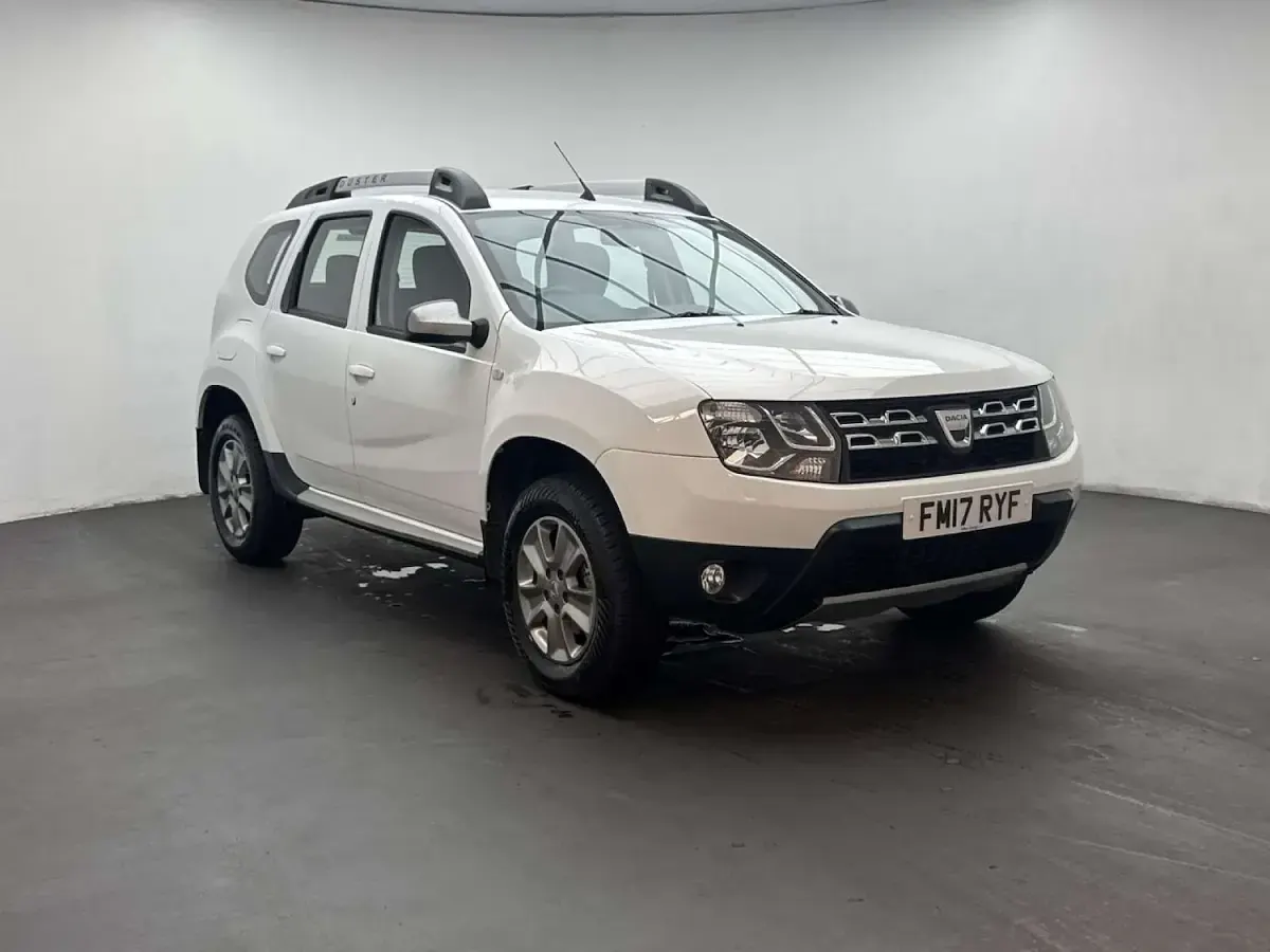 Used Dacia Duster Lauréate 125 HP (91 kW) 2017 White SUV