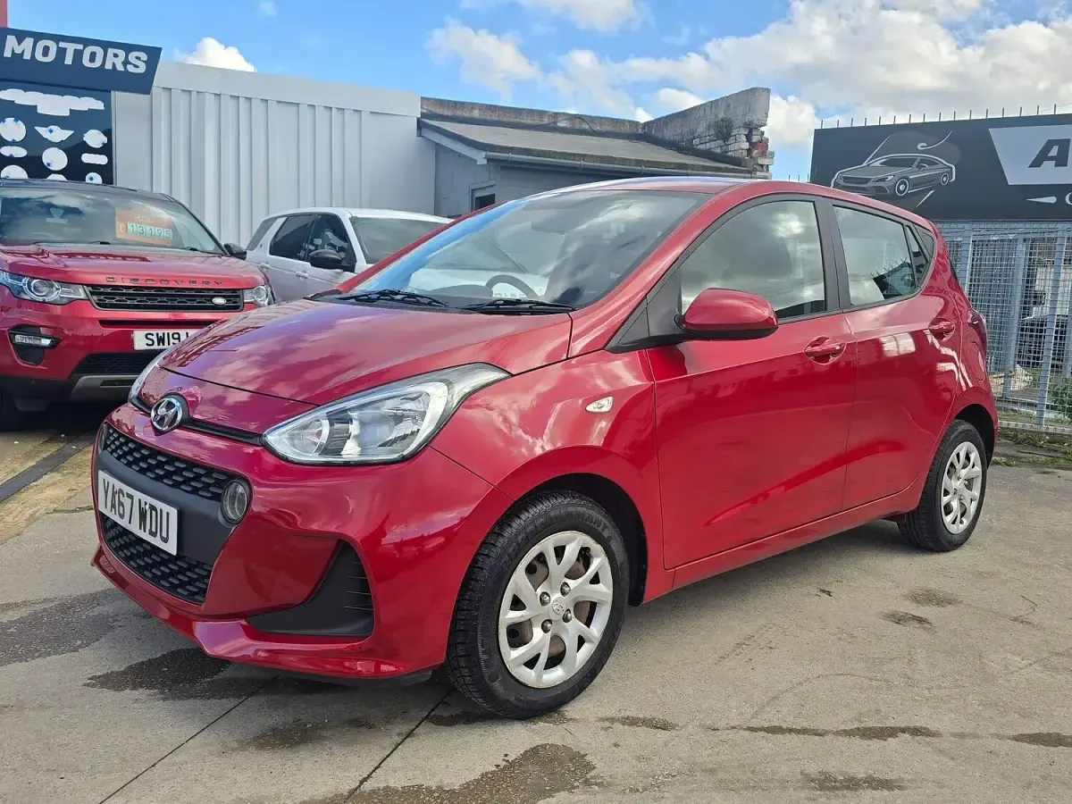 Used Hyundai i10 SE 67 HP (49 kW) 2018 Red Hatchback