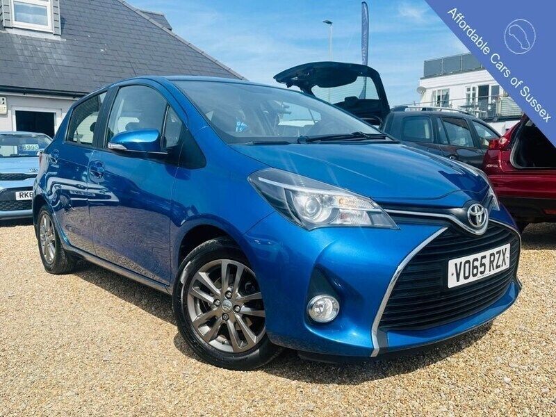 Blue Used 2015 Toyota Yaris Hatchback | £7,495 (A bit pricey) - Image 1/4
