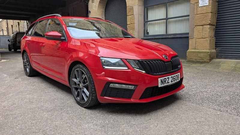 Used Skoda Octavia vRS 184 HP (135 kW) 2017 Red Estate
