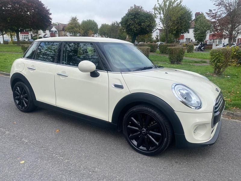 Used Mini Cooper Hatch 136 HP (100 kW) 2018 White Hatchback