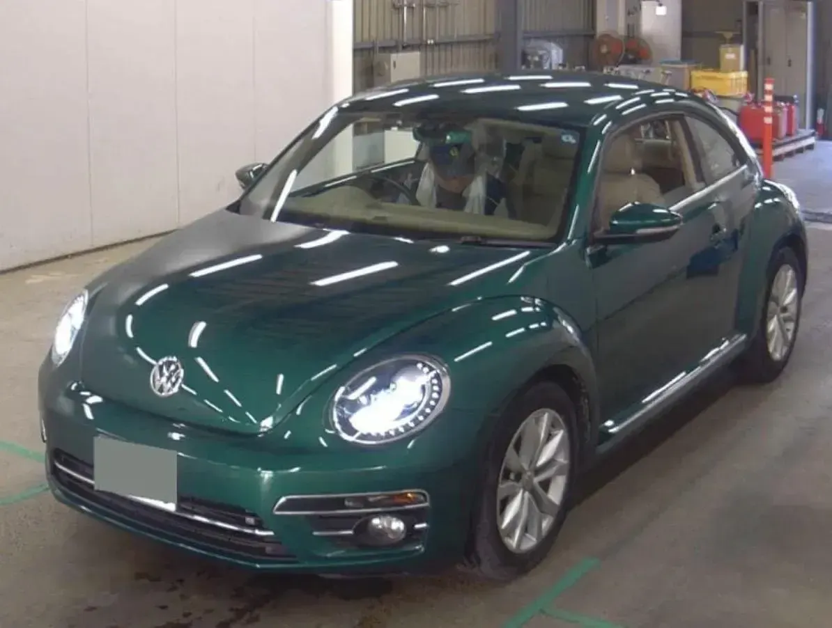 Used VW Beetle Design 105 HP (77 kW) 2018 Green Hatchback