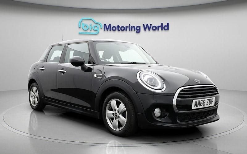 Used 2020 Mini Cooper Classic Hatchback | £10,550 (Good price) - Image 1/4