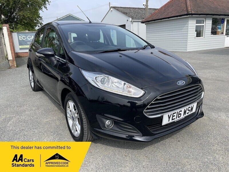 Black Used 2016 Ford Fiesta Zetec Hatchback | £7,490 (Fair price) - Image 1/4