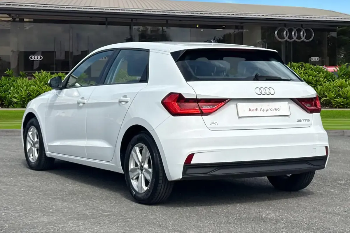 Used Audi A1 Design 95 HP (69 kW) 2023 White SUV