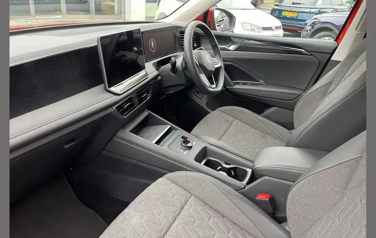 Used VW Tiguan Match 148 HP (108 kW) 2024 Red SUV