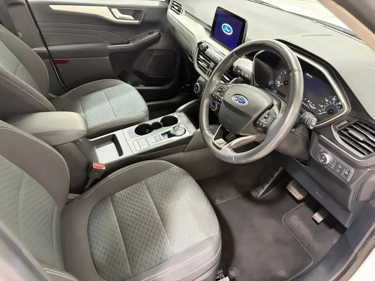 Used Ford Kuga Zetec 120 HP (88 kW) 2022 White SUV