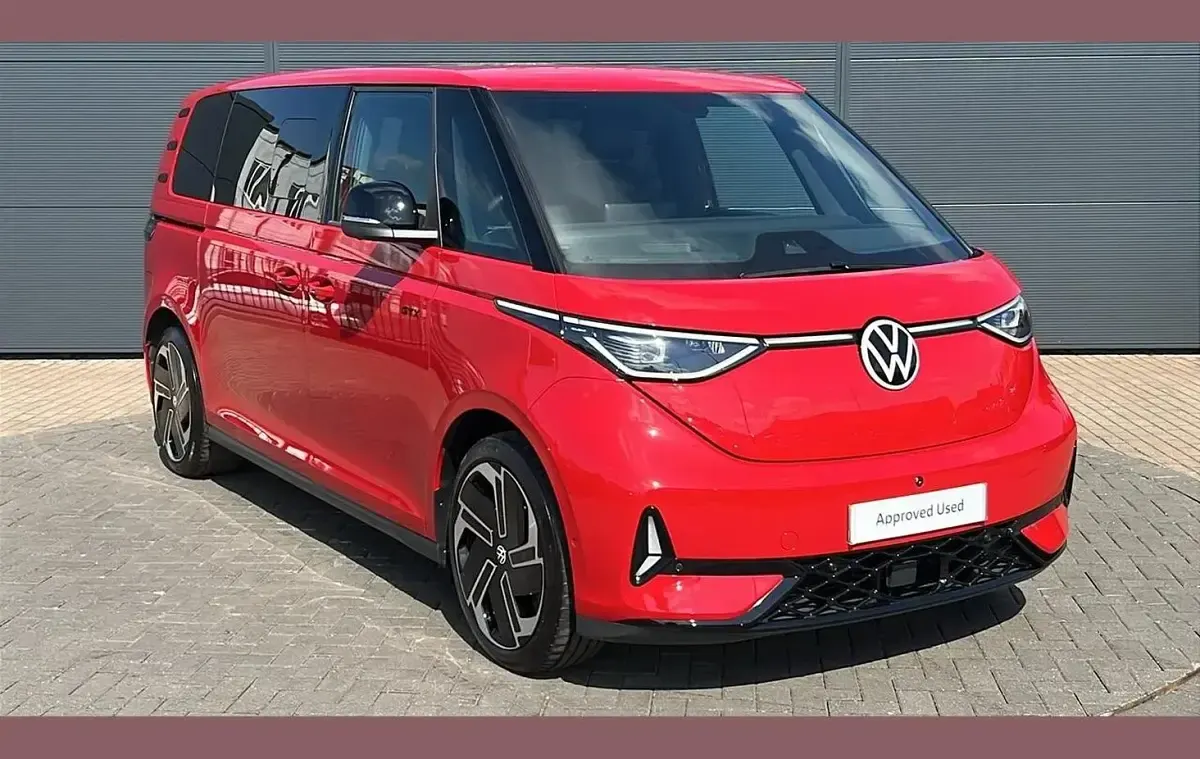 Begagnad VW ID. Buzz GTX 250 kW (340 HK) 2025 Röd Minibuss