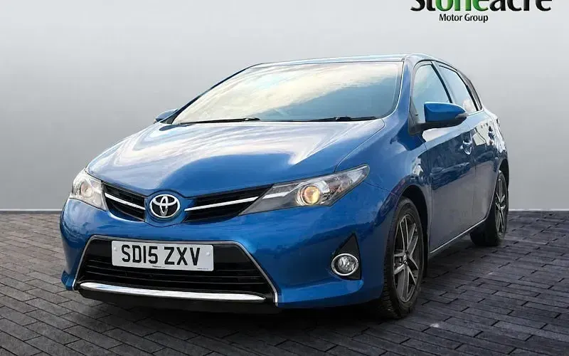 Used Toyota Auris Plus 101 HP (74 kW) 2014 Blue Hatchback