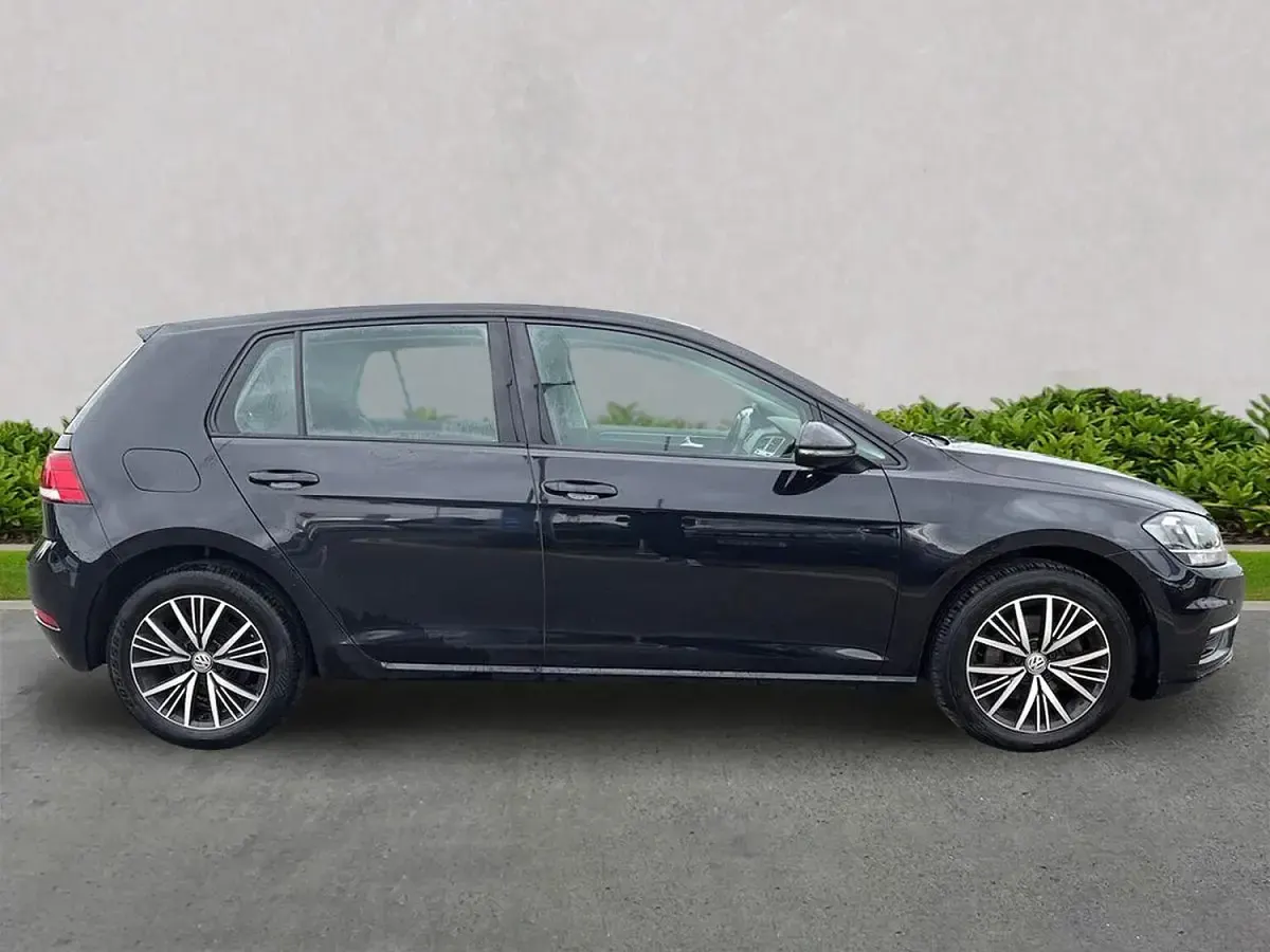 Used VW Golf VII SE 115 HP (84 kW) 2018 Black Hatchback