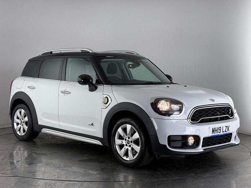 White Used 2019 Mini Cooper Countryman Classic SUV | £16,250 (Fair price) - Image 1/3