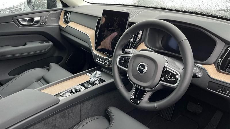 New Volvo XC60 Plus 2026 Green SUV