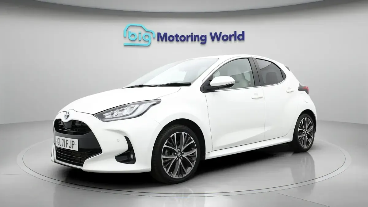 Used Toyota Yaris 116 HP (85 kW) 2021 White Hatchback