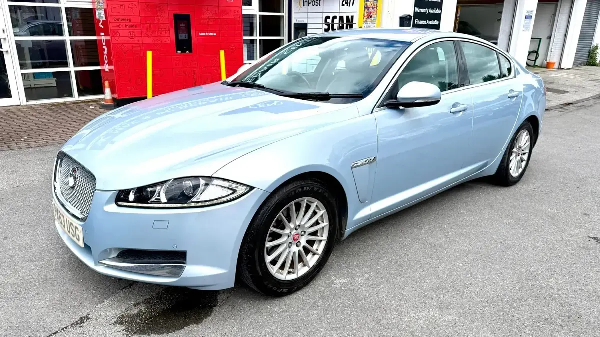 Käytetty Jaguar XF Luxury 163 HP (119 kW) 2014 Hopea Sedan