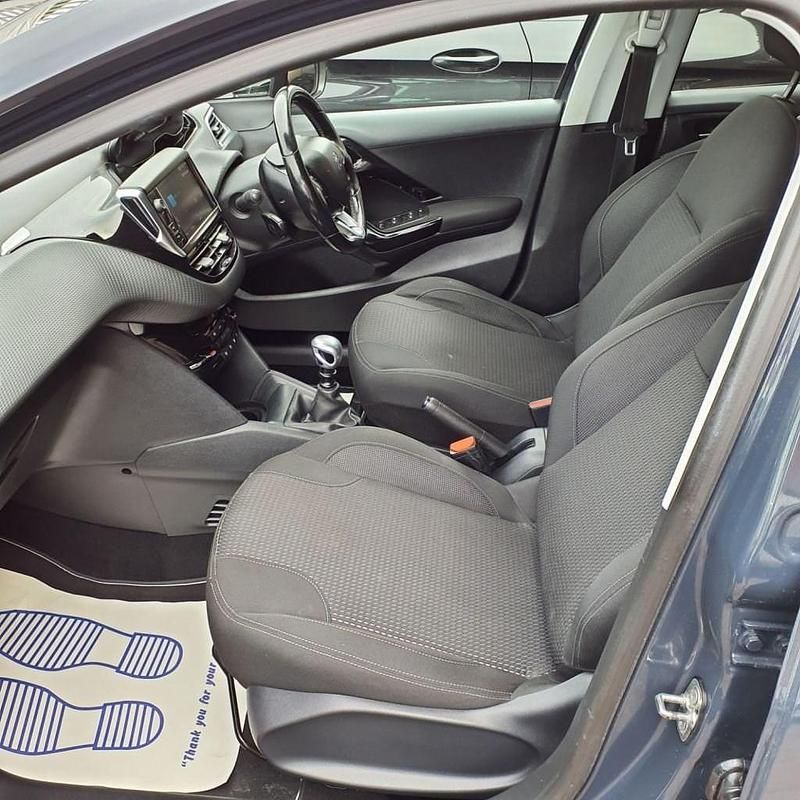 Usado Peugeot 208 S 100 HP (73 kW) 2018 Cinzento Citadino