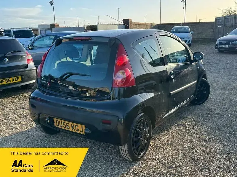 Used Peugeot 107 68 HP (50 kW) 2006 Black Hatchback