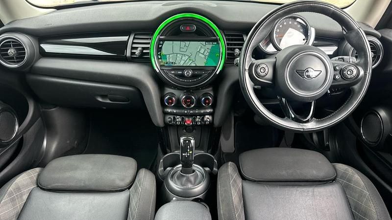 Usado Mini Cooper Hatch 134 HP (98 kW) 2018 Preto Citadino