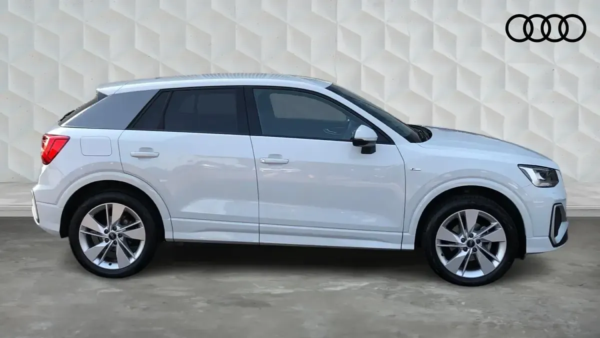 Used Audi Q2 S-Line 114 HP (83 kW) 2025 White SUV