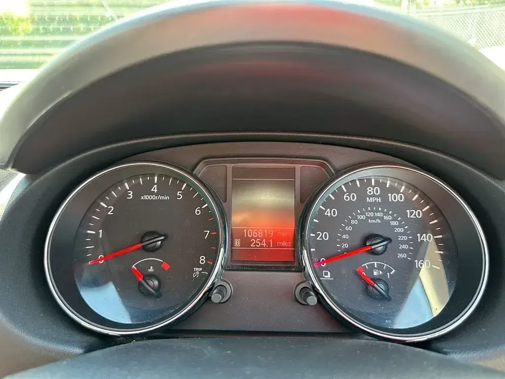 Used Nissan Qashqai Tekna 117 HP (86 kW) 2012 Silver SUV