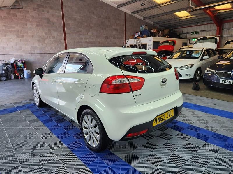 Used Kia Rio 2013 White Hatchback