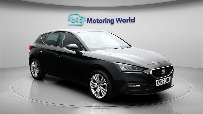 Used Seat Leon SE Dynamic 131 HP (96 kW) 2023 Black Hatchback