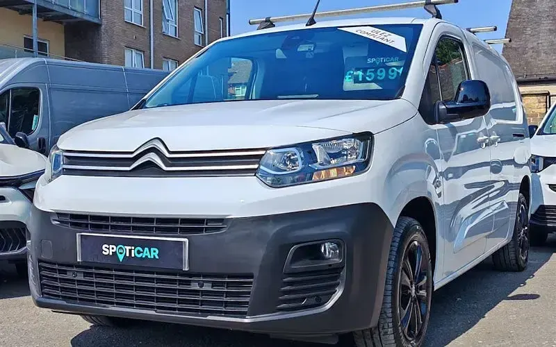 Used Citroën Berlingo 102 HP (75 kW) 2023 White MPV