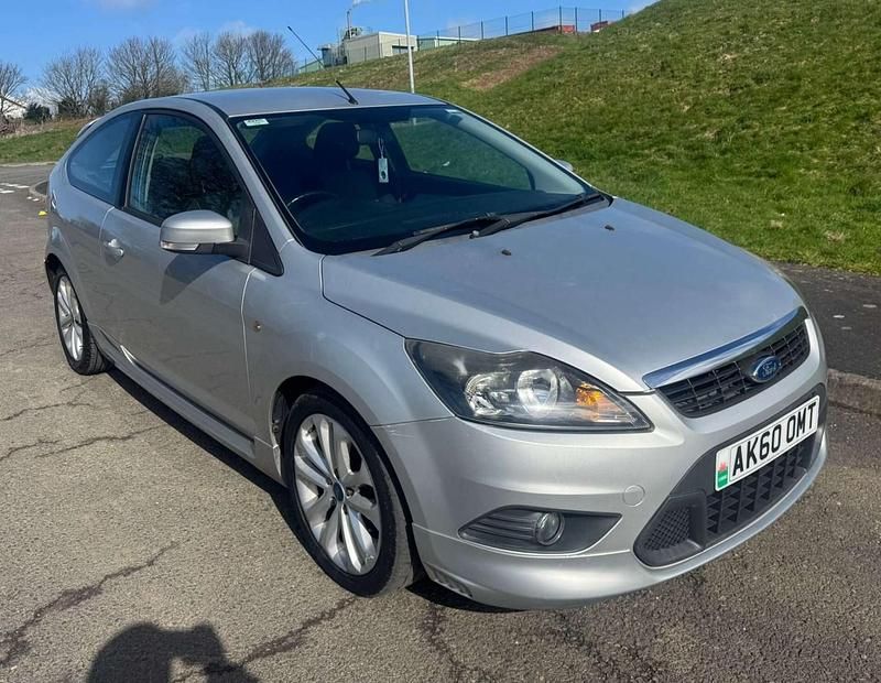 Used Ford Focus Zetec 110 HP (80 kW) 2010 Silver Hatchback