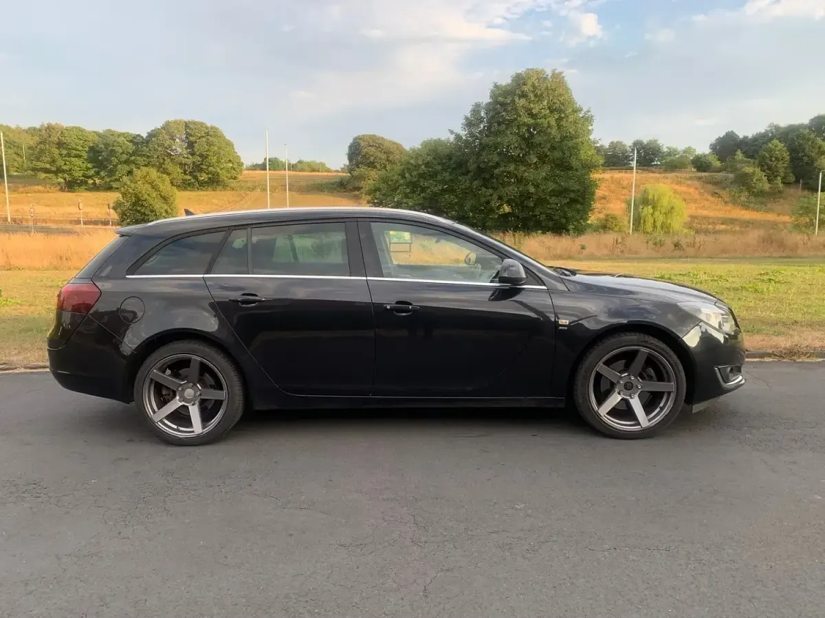 Used Vauxhall Insignia SRi 163 HP (119 kW) 2015 Black Estate