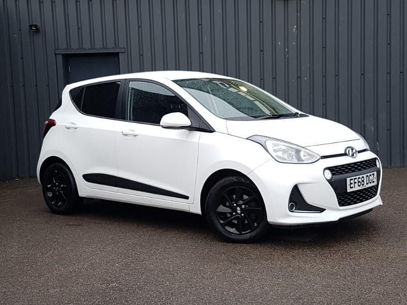 Used Hyundai i10 Premium 66 HP (48 kW) 2019 White Hatchback