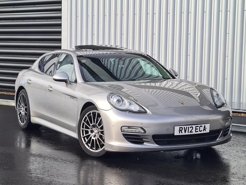 Used Porsche Panamera 250 HP (183 kW) 2012 Silver Hatchback
