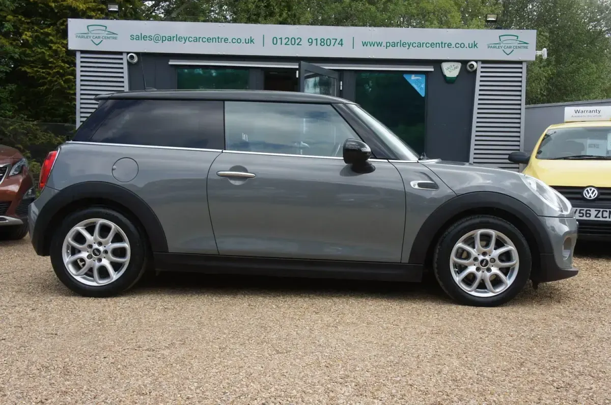 Begagnad Mini Cooper Hatch 2017 Grå Halvkombi