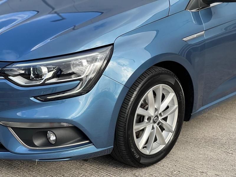 Used Renault Mégane IV Dynamique 110 HP (80 kW) 2017 Blue Hatchback