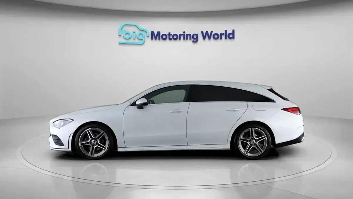 Usado Mercedes CLA180 AMG line 2022 Blanco Berlina