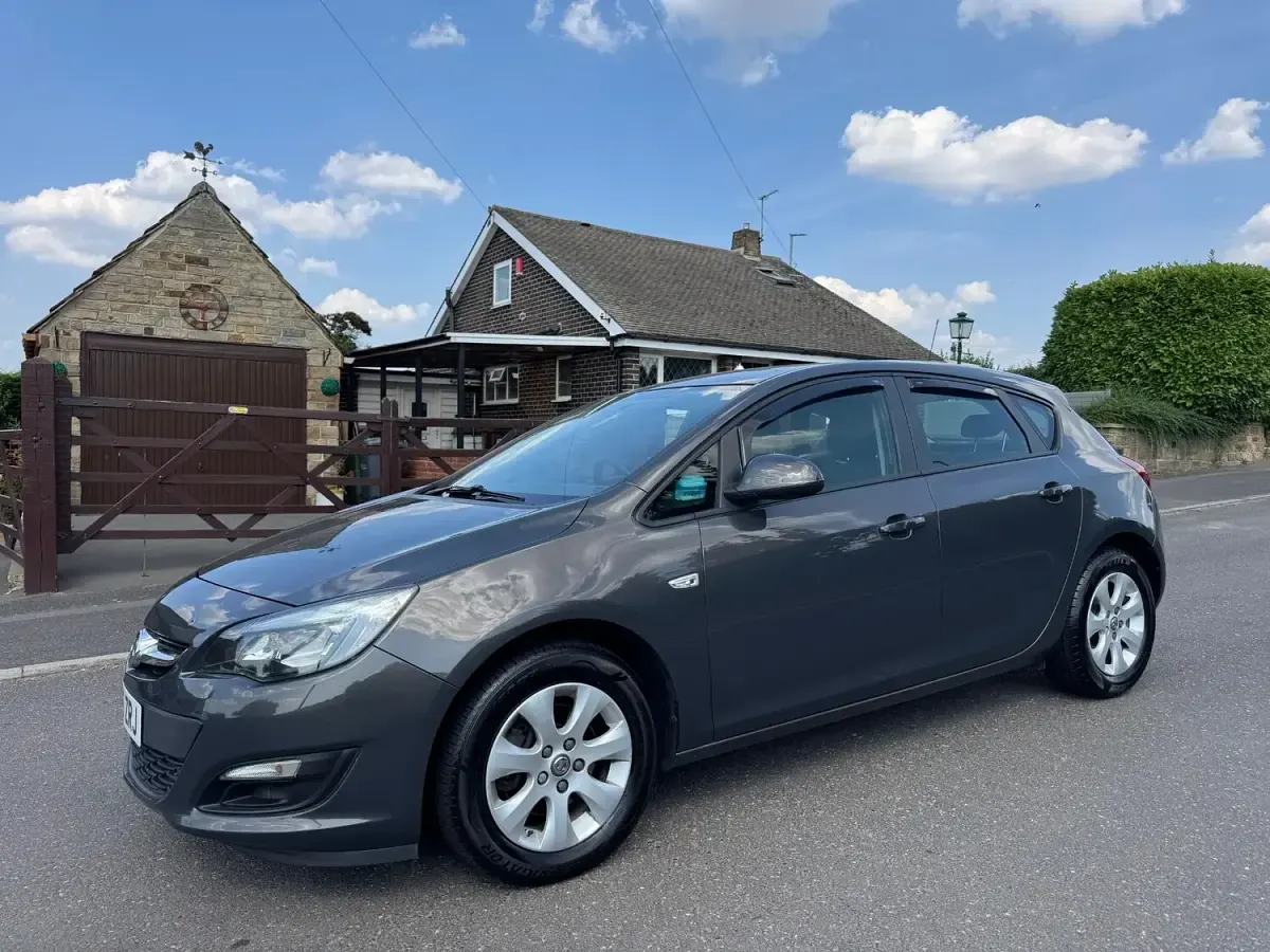 Used Vauxhall Astra Design Edition 2015 Grey Hatchback