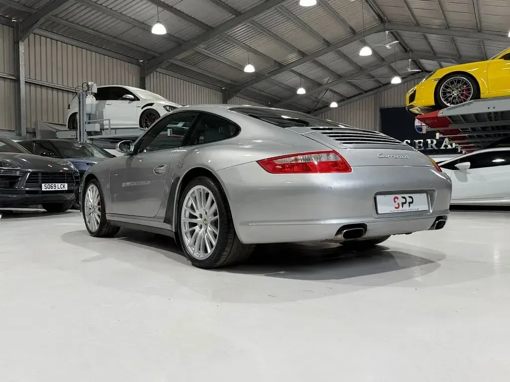 Used Porsche 911 Carrera 4 325 HP (239 kW) 2005 Silver Coupe