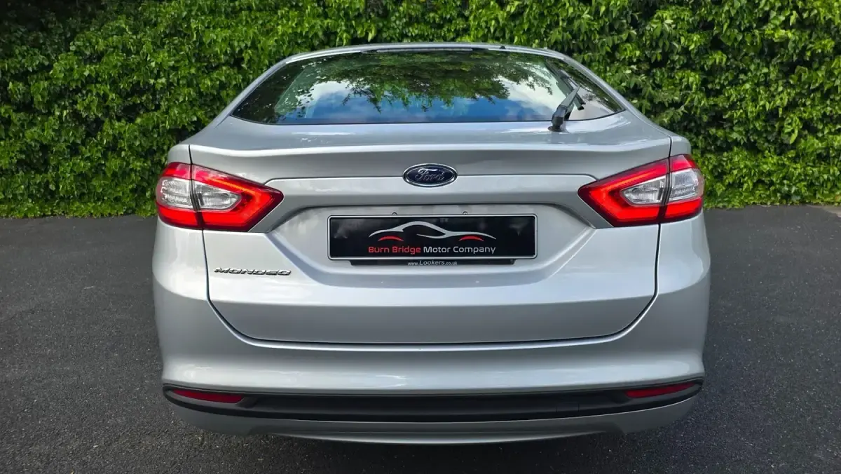 Used Ford Mondeo Zetec 160 HP (117 kW) 2017 Silver Hatchback