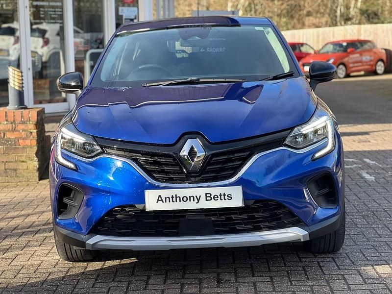 Second-hand Renault Captur Iconic 143 CP (105 kW) 2022 Albastru SUV