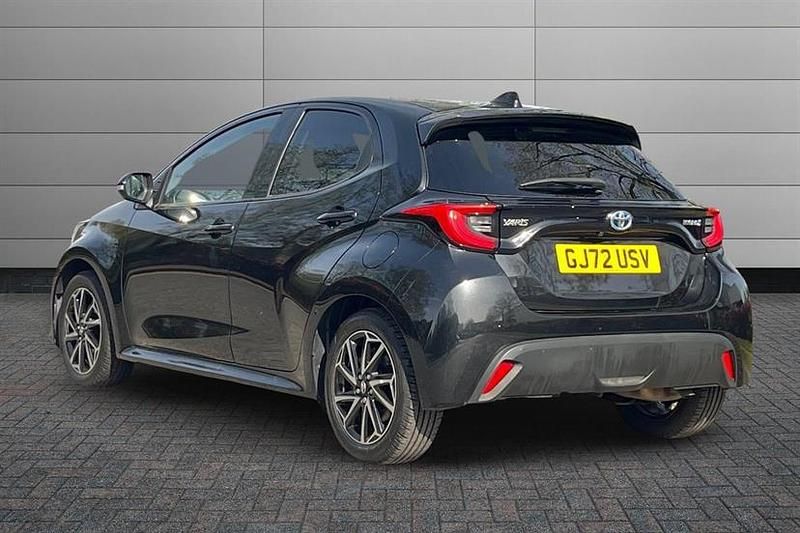 Used Toyota Yaris Hybrid Design 116 HP (85 kW) 2022 Black Hatchback