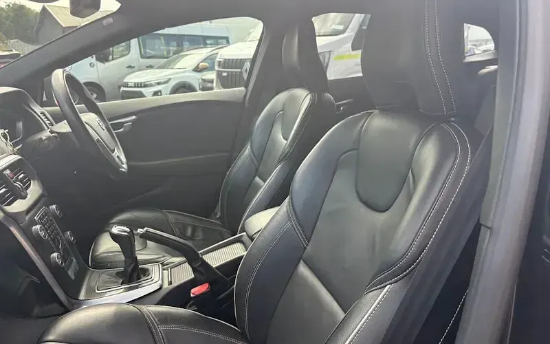 Used Volvo V40 R-Design 152 HP (111 kW) 2019 Black Hatchback