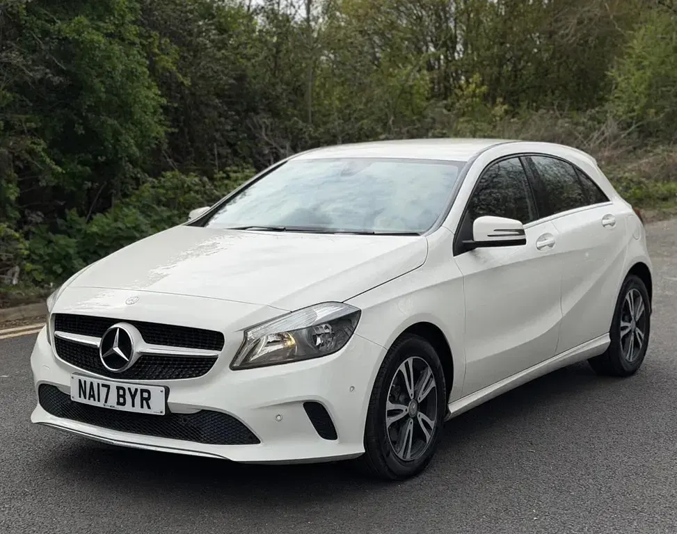 Begagnad Mercedes A160 Executive 2017 Vit Halvkombi