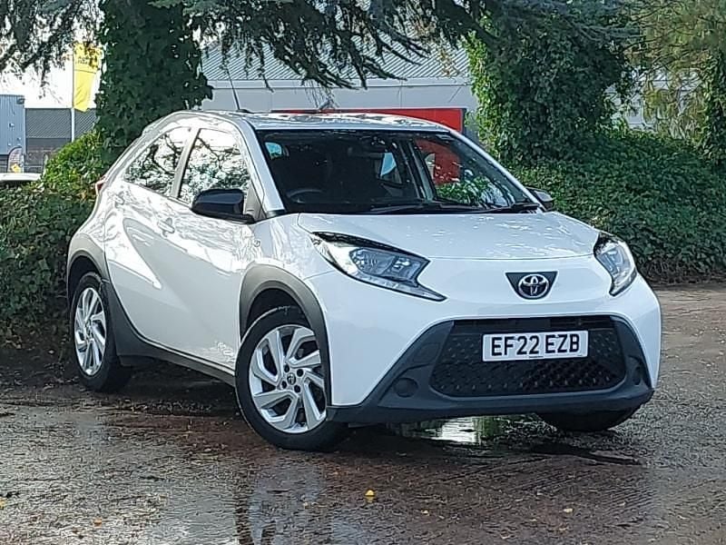 White Used 2022 Toyota Aygo X PURE SUV | £10,998 - Image 1/4