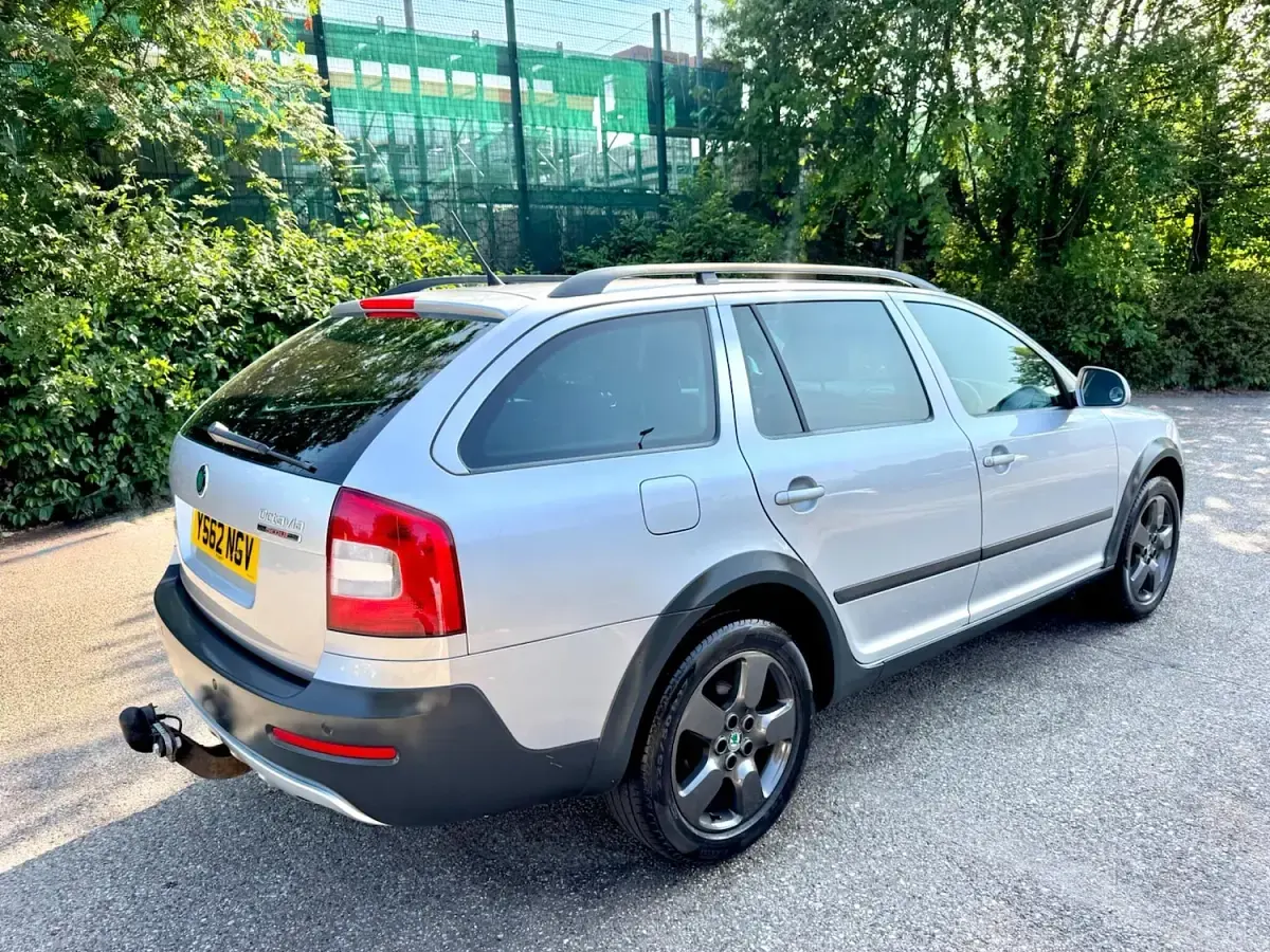 Used Skoda Octavia Scout 4x4 184 HP (135 kW) 2013 Silver Estate