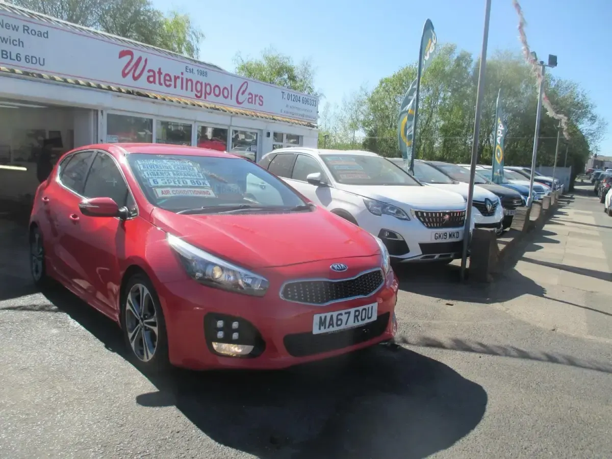 Käytetty Kia Ceed GT-Line 118 HP (86 kW) 2017 Punainen Viistoperä