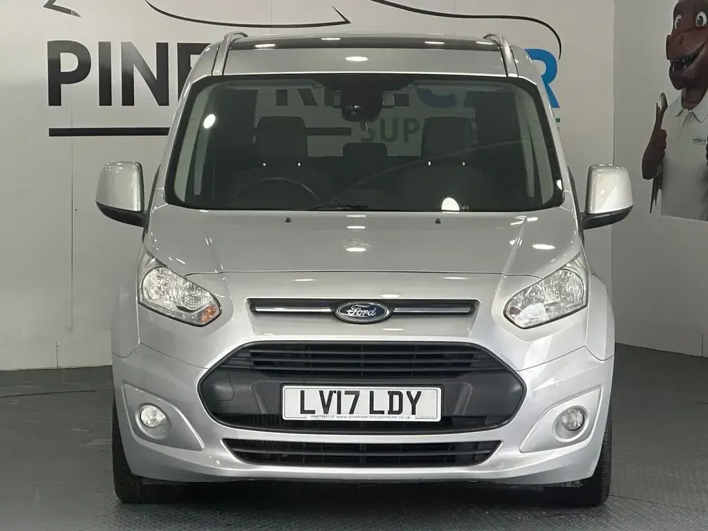 Used Ford Tourneo Connect Titanium 120 HP (88 kW) 2017 Silver MPV