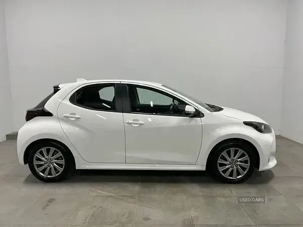 Used Toyota Yaris 116 HP (85 kW) 2023 White Hatchback