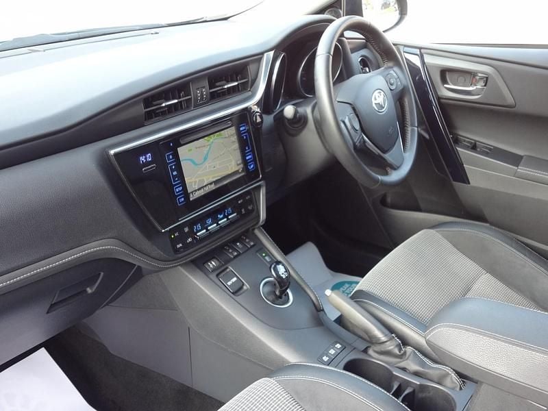 Used Toyota Auris Hybrid 2016 Bronze Hatchback