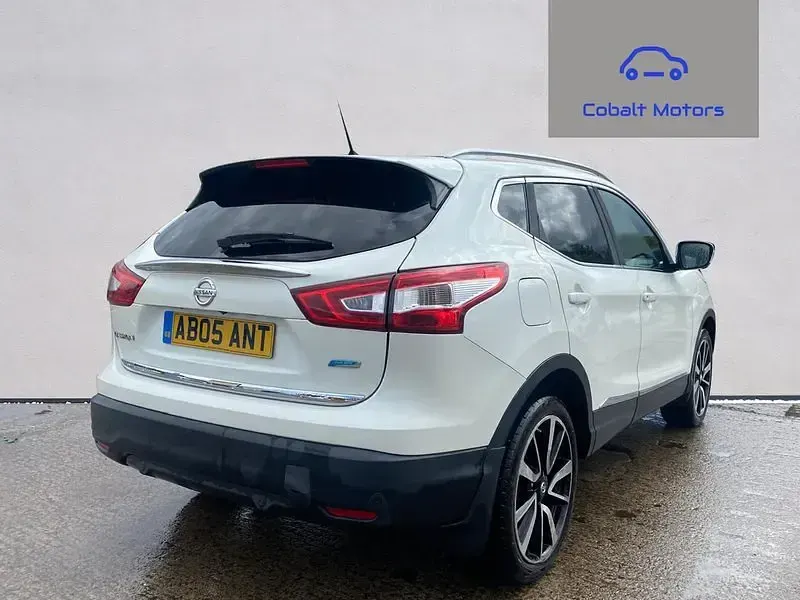 Used Nissan Qashqai Tekna 110 HP (80 kW) 2015 White SUV