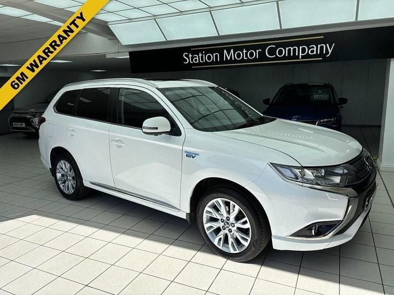 Used Mitsubishi Outlander 200 HP (147 kW) 2016 White SUV