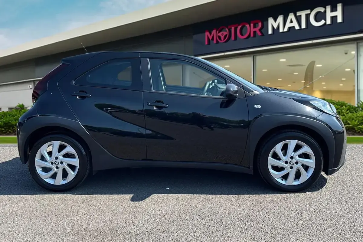 Used Toyota Aygo X PURE 72 HP (52 kW) 2023 Black SUV