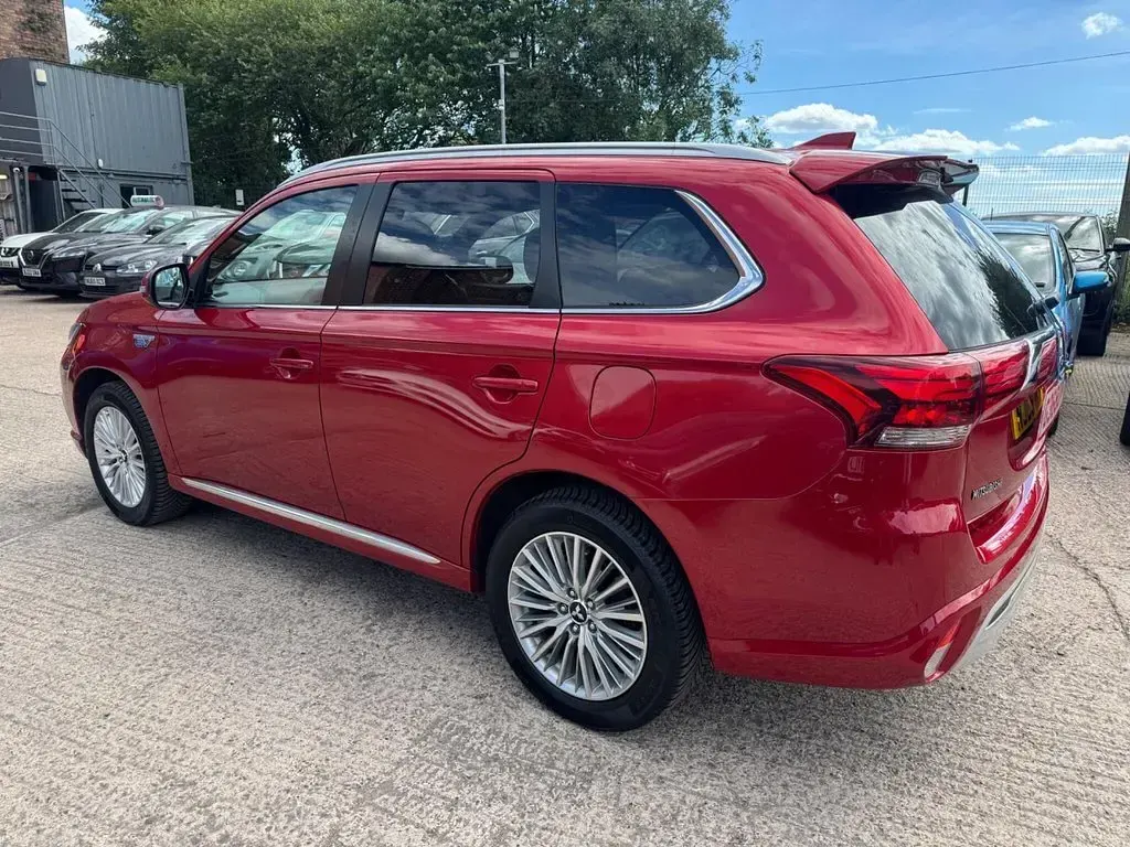 Used Mitsubishi Outlander P-HEV 2018 Red Estate